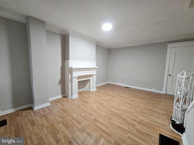 Building Photo - 5825 Ashland Ave