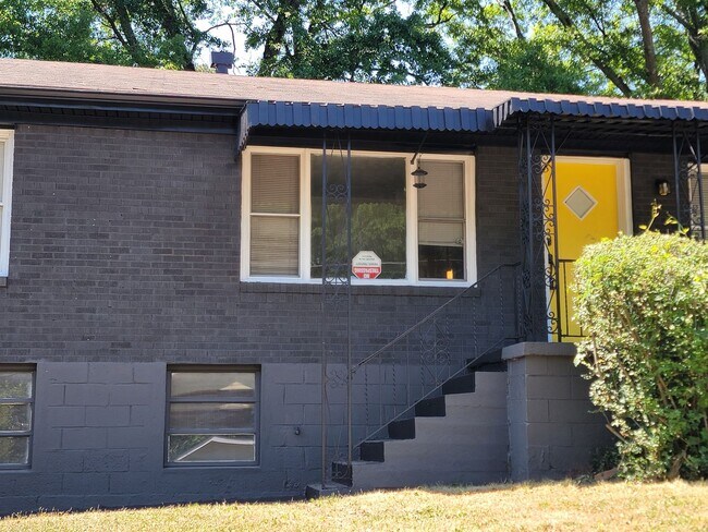 Photo - 3 Bedroom Brick Ranch on Basement/5 Min Drive to Downtown Atlanta