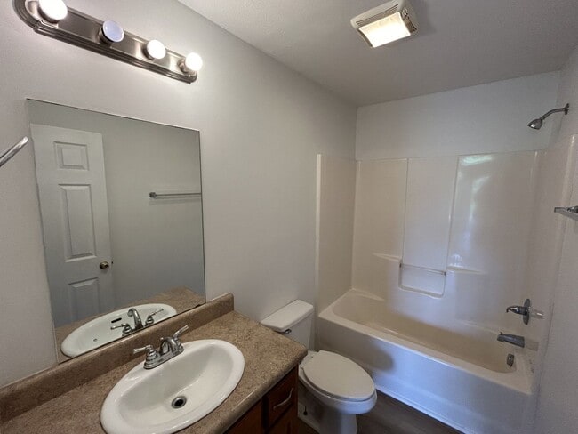 Photo - 14105-14109 Red House Road Unidad B