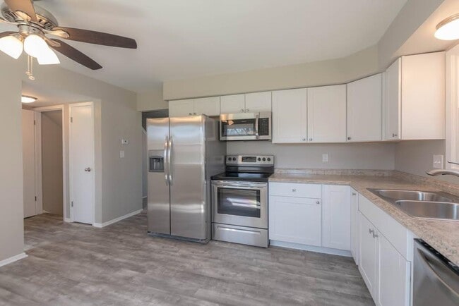 Photo - 734 Normandy Cir