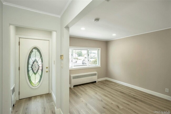 Photo - 83 Knickerbocker Rd E
