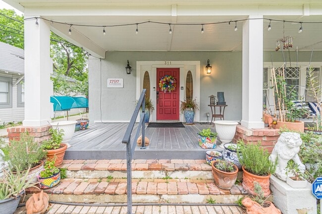 Photo - 311 W Mistletoe Ave