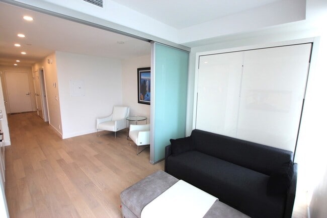 Photo - 1480 Howe St