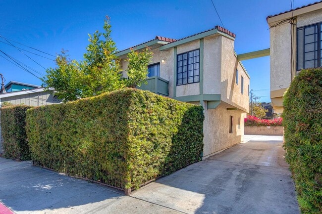 Building Photo - 408 N Venice Blvd