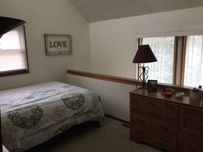 Photo - 605 E 16th St