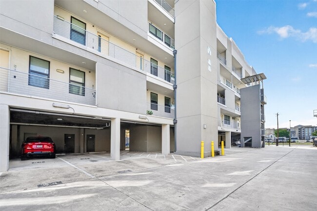 Photo - 2401 Crawford St Unit B209