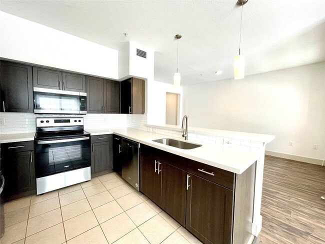 Building Photo - 2222 Smith St Unit 403 Rental