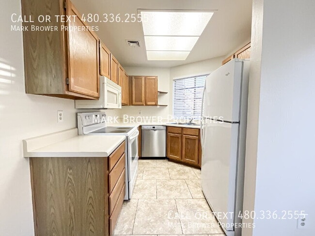 Building Photo - 930 N Mesa Dr Rental
