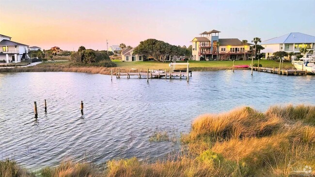 Building Photo - 510 Fort Pickens Rd Rental