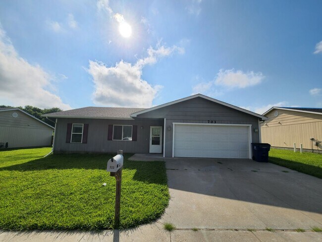 Newer 3 Bedroom Single Family Home - Newer 3 Bedroom Single Family Home