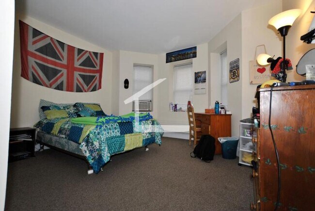 Photo - 827 Beacon St