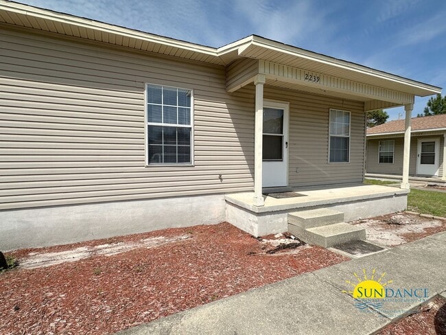 Building Photo - Cozy 2-Bedroom Duplex in Navarre - Close to Beaches & Hurlburt Field!