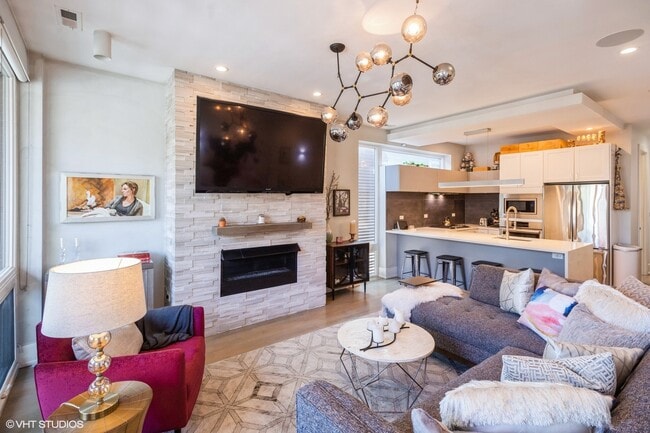 Photo - 1543 W Augusta Blvd Unit 2