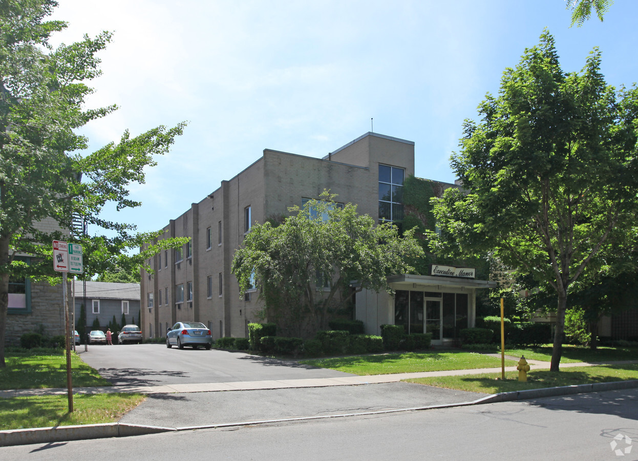 Executive Manor - Executive Manor Apartments