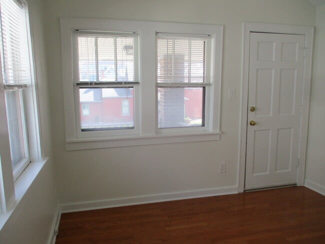 Photo - 818 Broadway St Unidad 818 Broadway Street