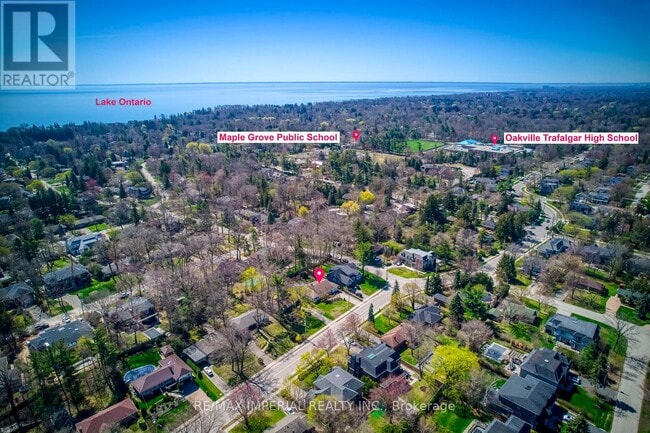 Photo - 2048 Devon Rd