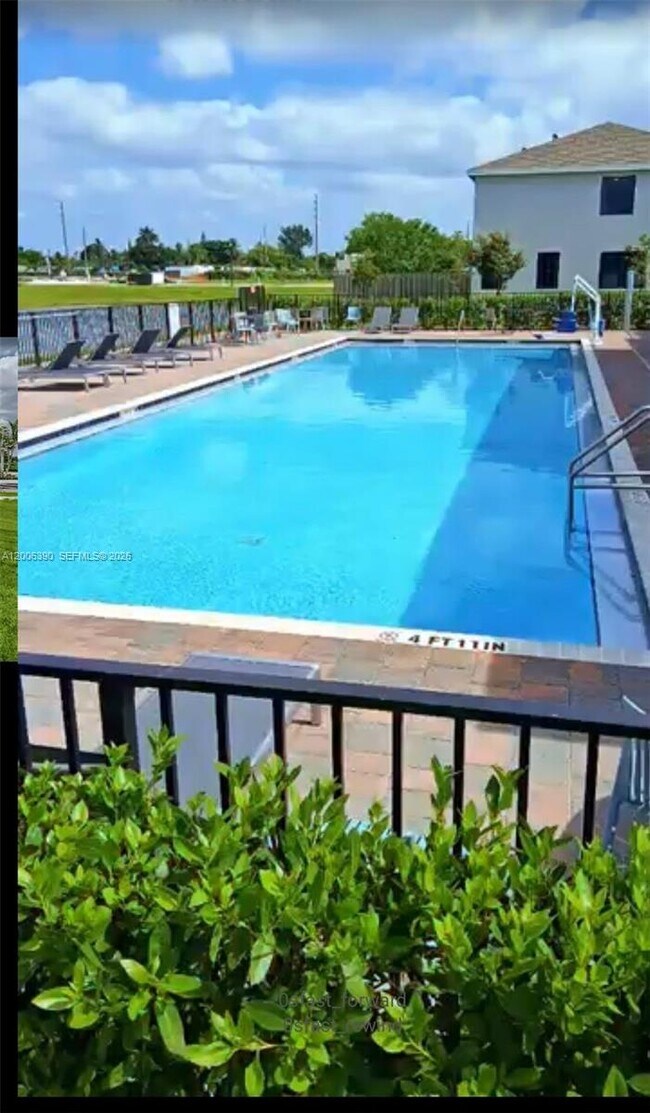 Photo - 441 NE 13th St