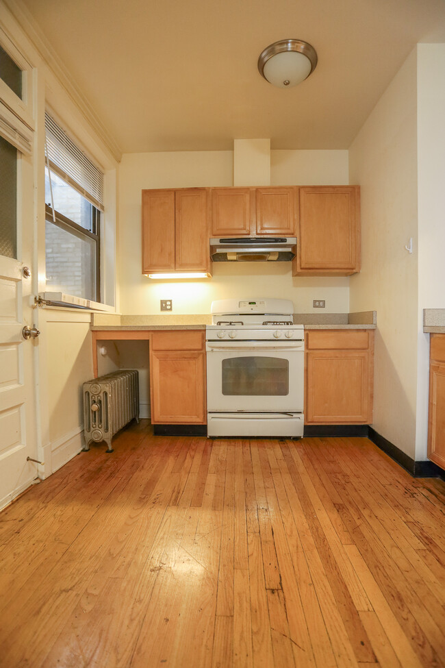 Photo - 2418 W Lunt Ave Apartment Unit #3C