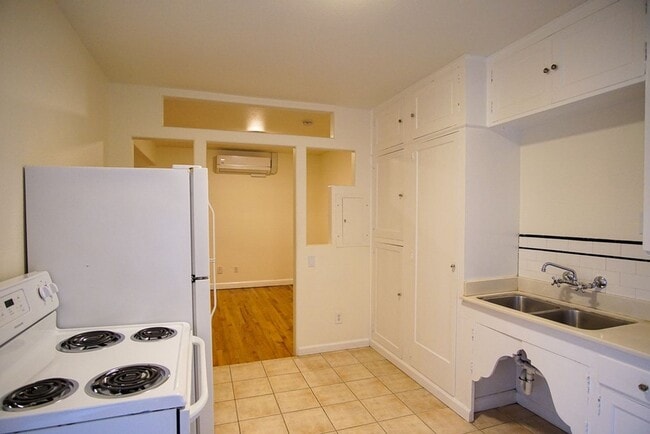 Photo - Paris on Mississippi! Fabulous 1Bdr Ready ... Unit 06