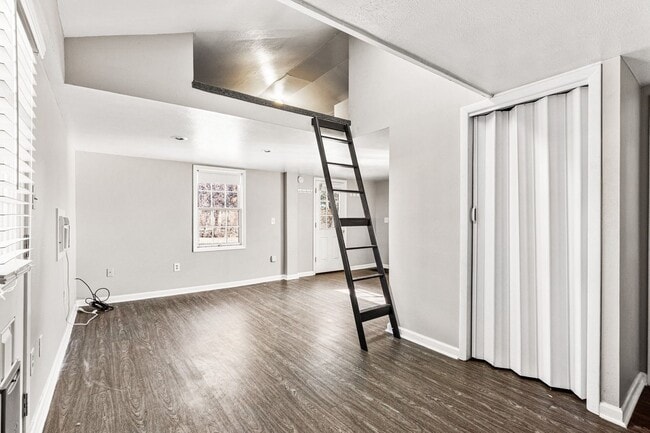 Photo - Detached Studio With Storage & Private Fenced Yard Near Sloan's Lake!