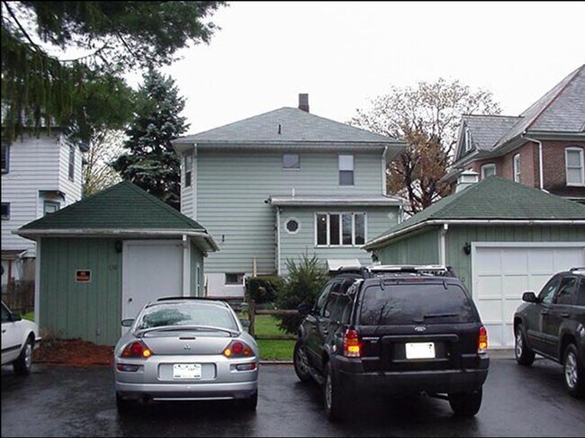 Photo - 130 Ridgeway St