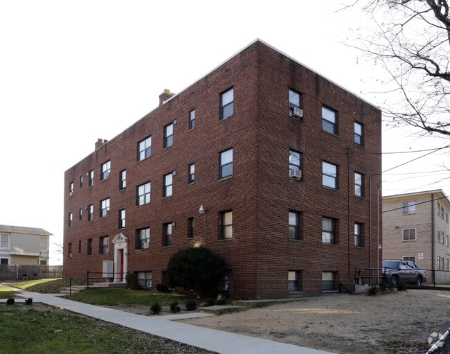 Primary Photo - 1625-1633 Morris Rd SE Rental