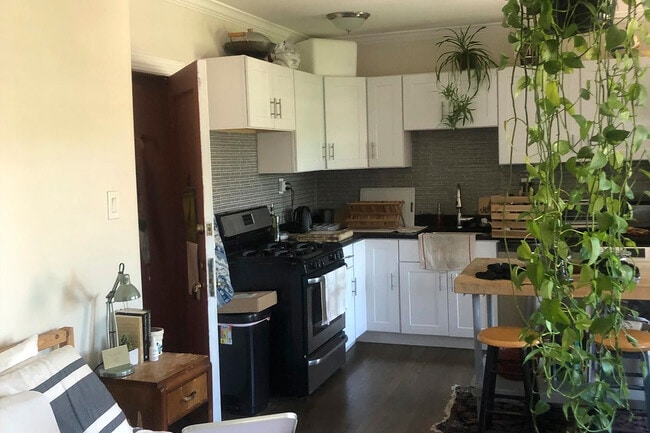 Building Photo - 2127 N Dayton St Unit 308