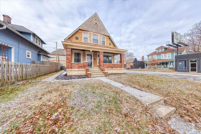 Photo - 960 Eastern Ave