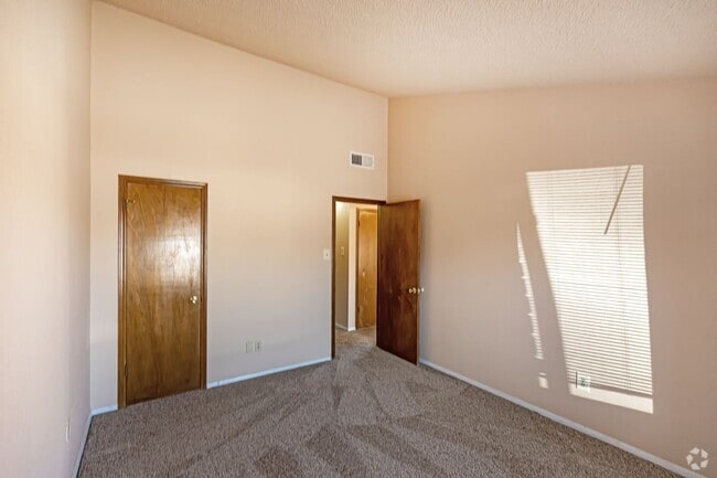 Building Photo - Super cute 2 bedroom townhouse!