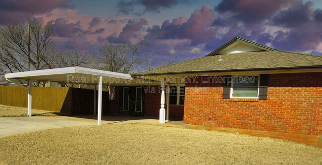 Photo - 701 NW 2nd St