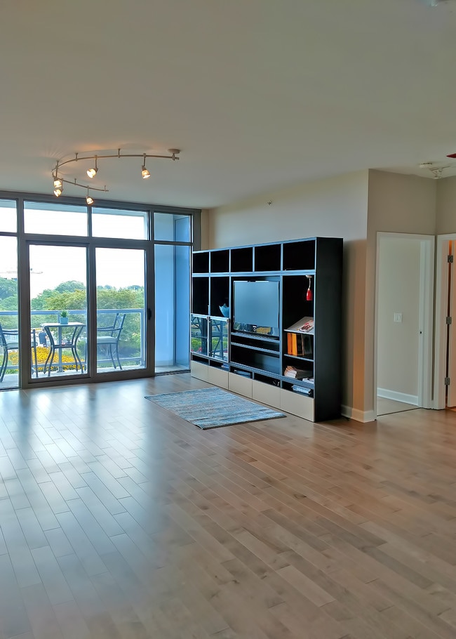 Photo - 1235 S Prairie Ave Unit 603