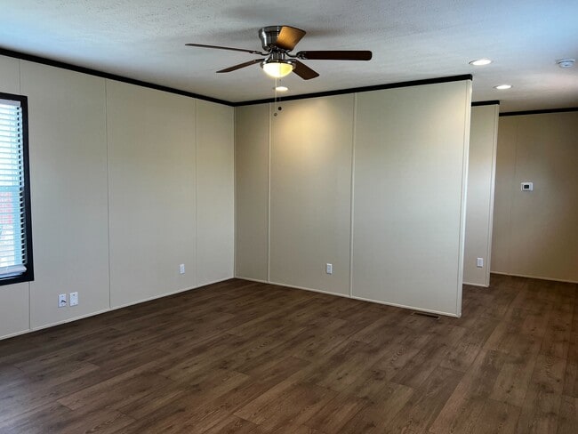 Photo - 709 N Collins Fwy