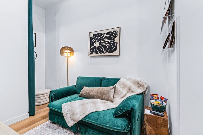 Photo - 168 McCaul St Unit SI ID1389234P