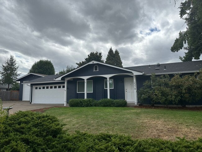 Building Photo - Updated home in desired Springfield area!