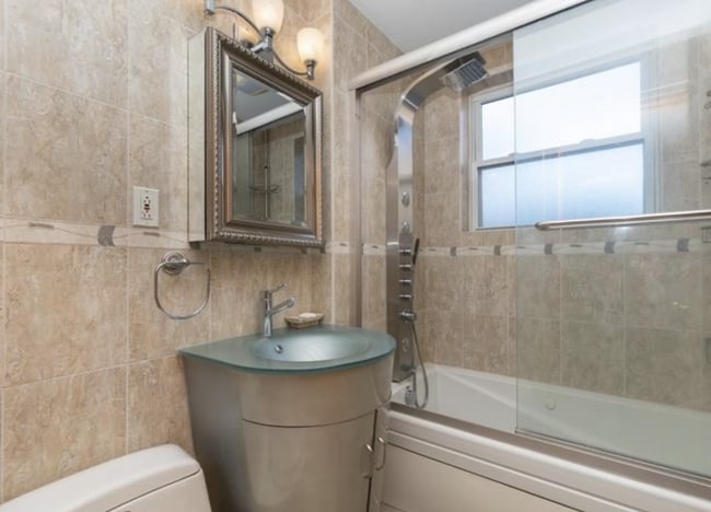 Bathroom - 60 Sutherland Rd Unit 4