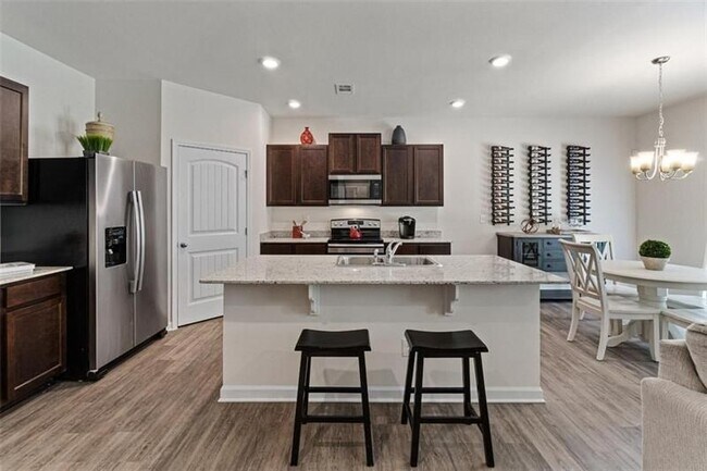 Photo - 105 Whitewood Dr