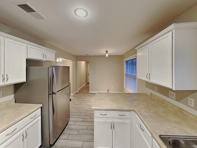 Photo - 1253 Travers Ln