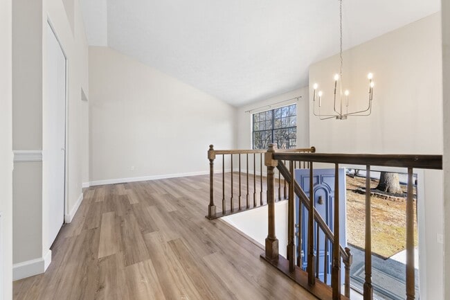 Photo - TOTALLY UPDATED 3 BEDROOM HOUSE IN WEST KN...