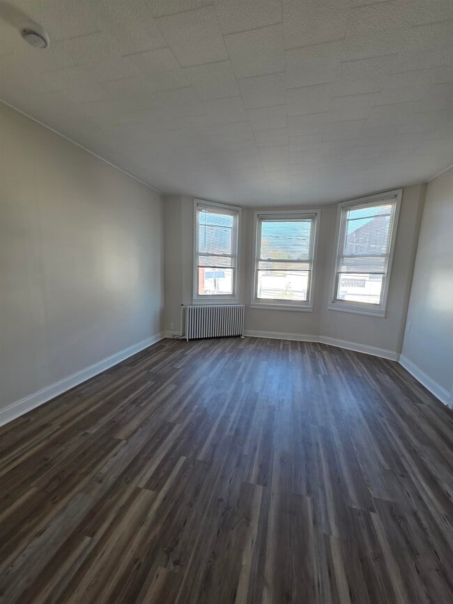 Photo - 26 W 20th St