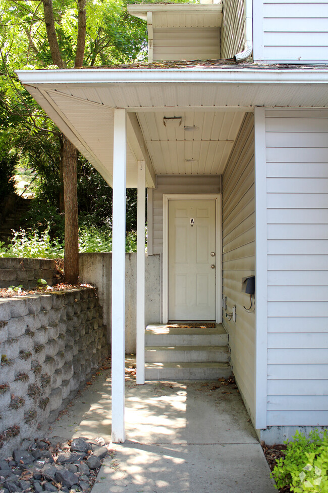 Building Photo - 1100 NE B St Unit A Rental