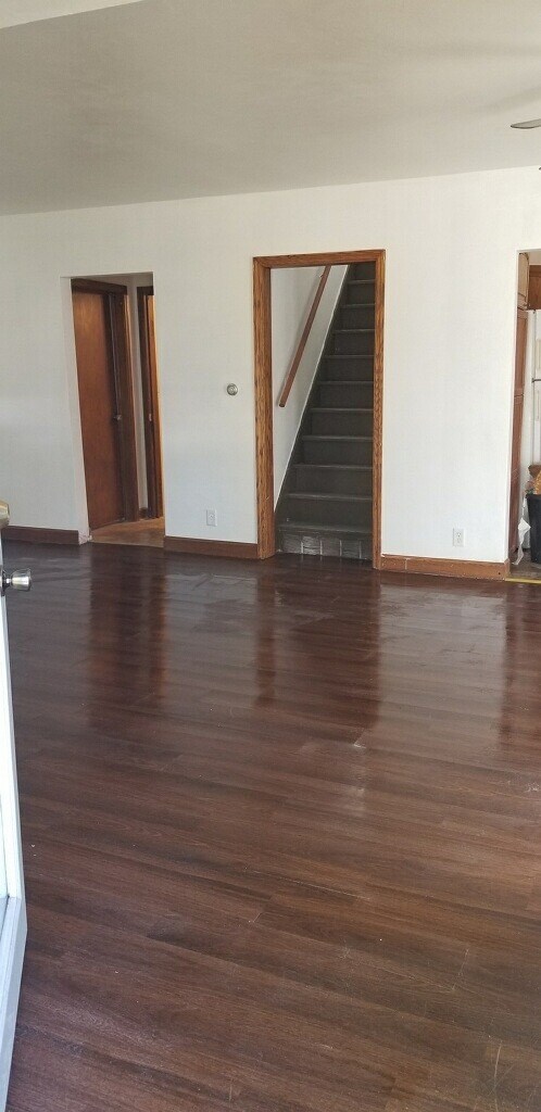 Photo - 309 W Clark St