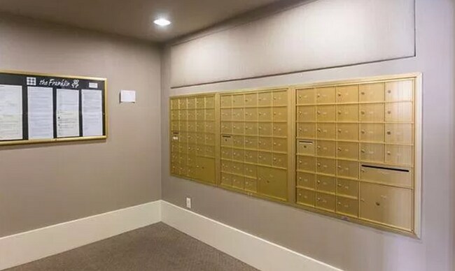 Photo - 989 Franklin St