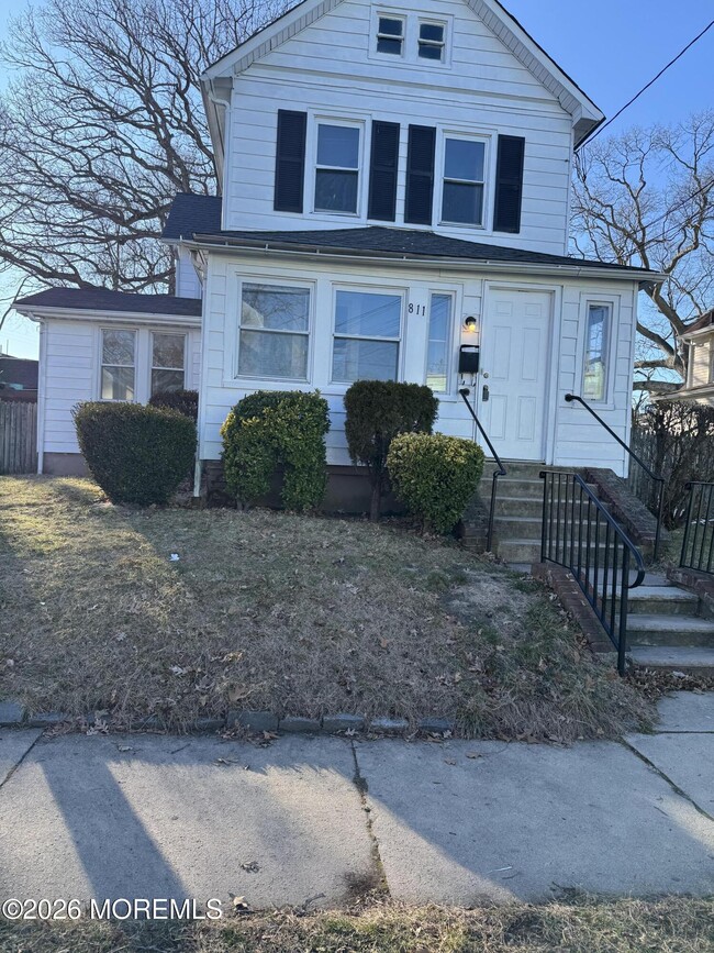 Building Photo - 811 Central Ave