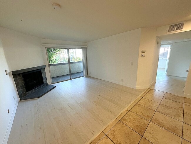 Photo - Beautiful 2-Bed, 2-Bath Winnetka Condo – S... Unit 135