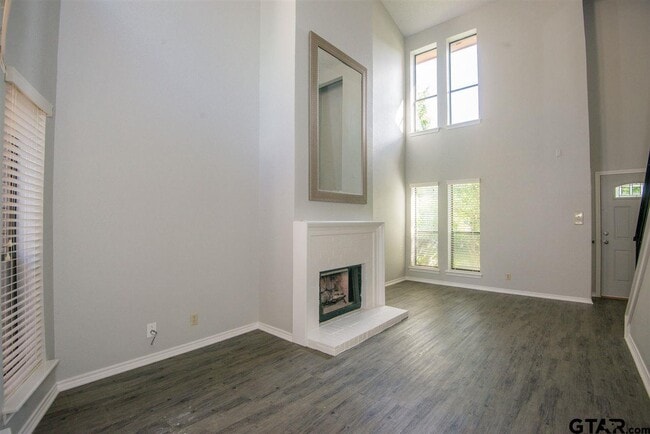 Photo - 5803 Hollytree Dr