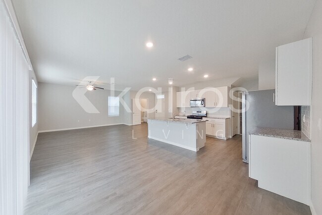 Photo - 31978 Katelin Cir