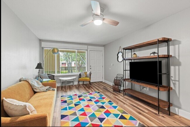 Photo - 210 Pelham Rd Unit 211B