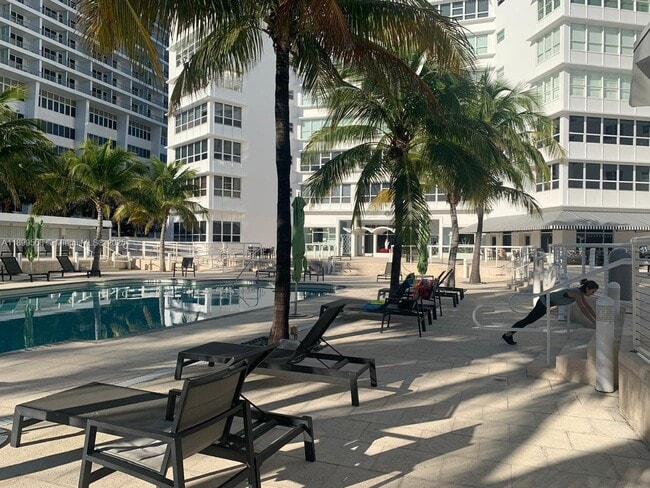 Photo - 4925 Collins Ave Unidad 5G