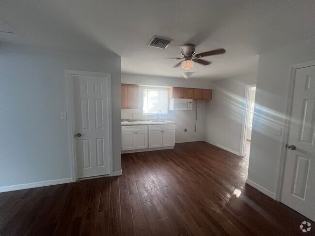 Building Photo - 2147 Washington Ave Unit C Rental