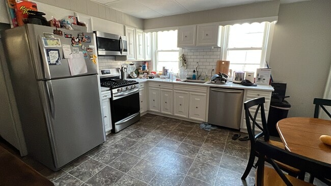 Building Photo - 158 Holland St Unit 1